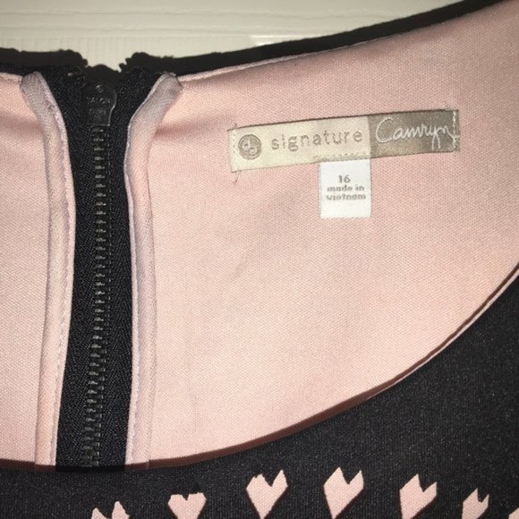 EUC! Women's Laser-Cut Scuba Cap Sleeve Dress - Picture 11 of 11